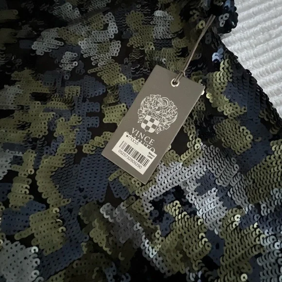 Vince Camuto Sequin Camo Top in Black, Green, and Silver Embellished T-Shirt XL - Picture 3 of 5